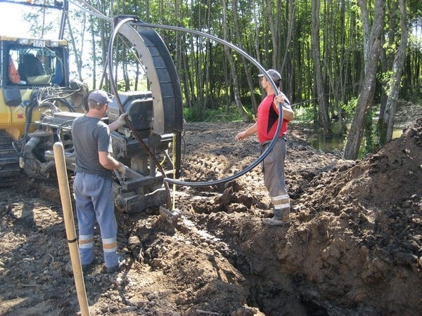 Прокладка сигнально-локализационной ленты с установкой столбиков